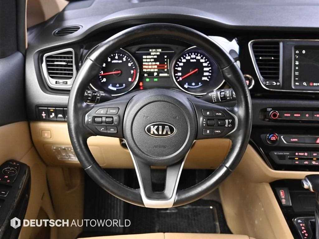 KIA Carnival - Vista 9