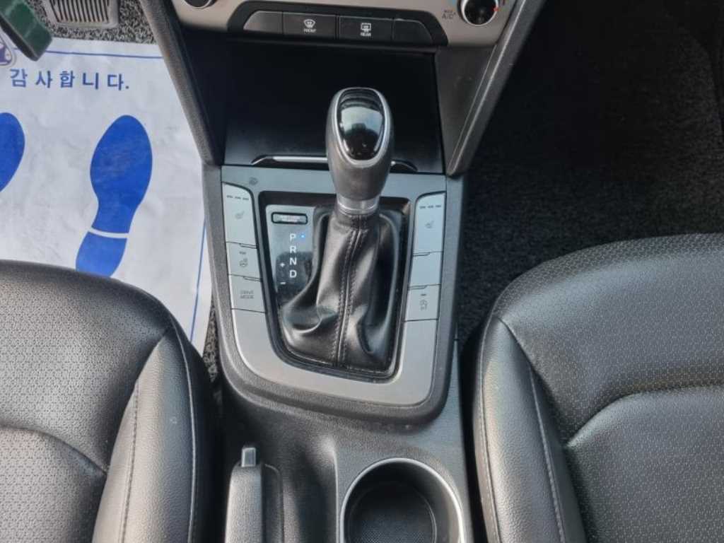 HYUNDAI Avante - Vista 11