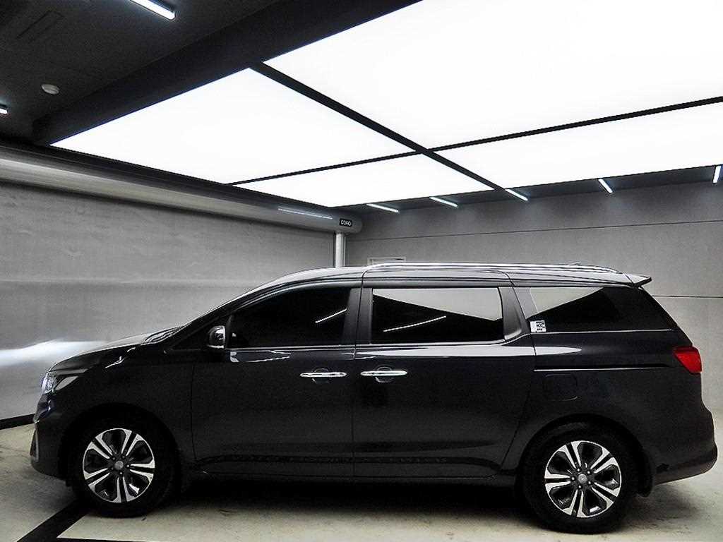 KIA Carnival - Vista 4