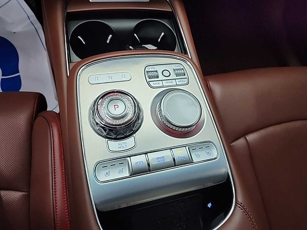 Genesis G90 - Vista 8