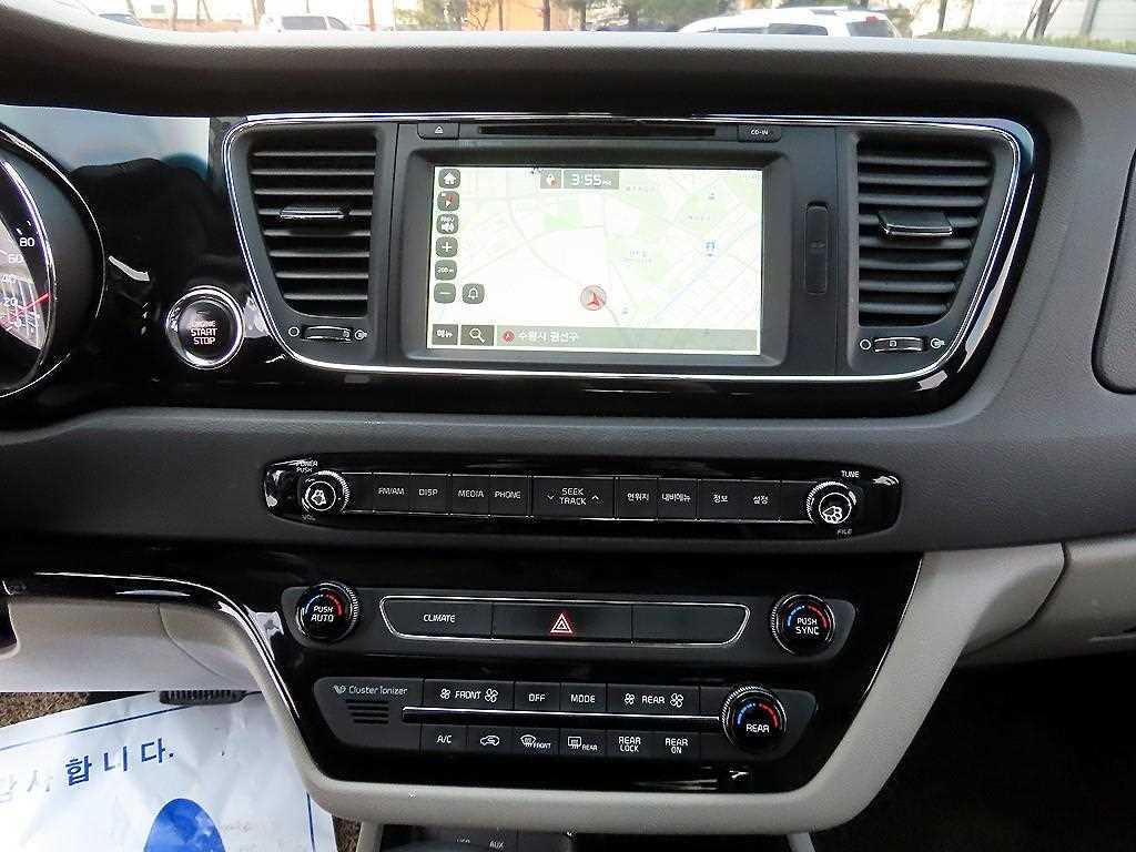 KIA Carnival - Vista 12