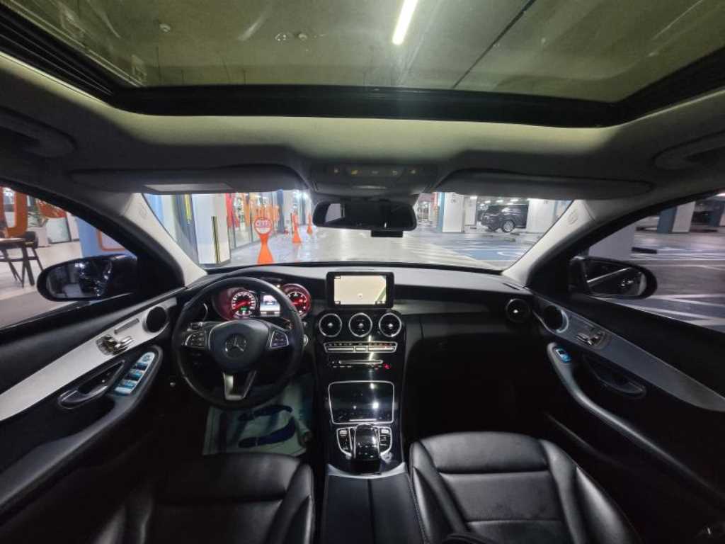 Mercedes Benz C Class - Vista 3