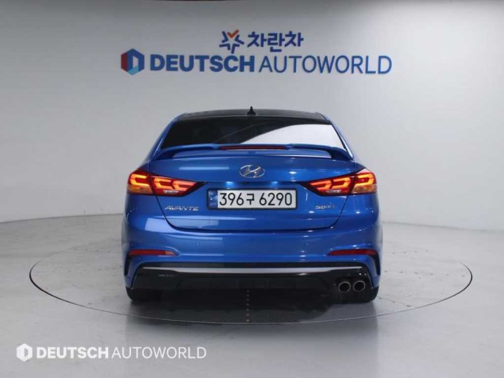 HYUNDAI Avante - Vista 4