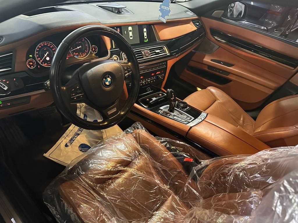 BMW 7 Series - Vista 5