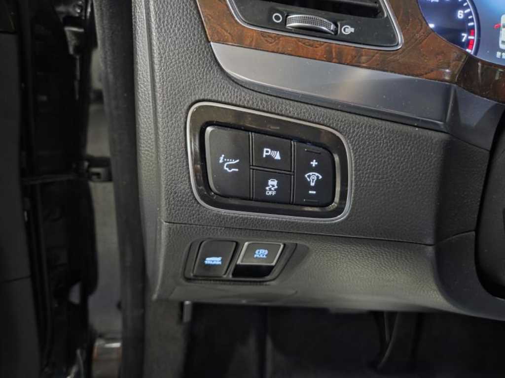 HYUNDAI Equus - Vista 9