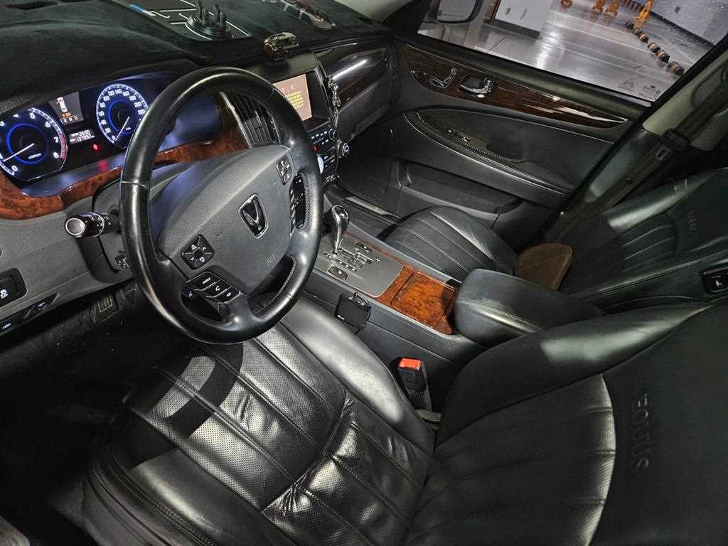 HYUNDAI Equus - Vista 9