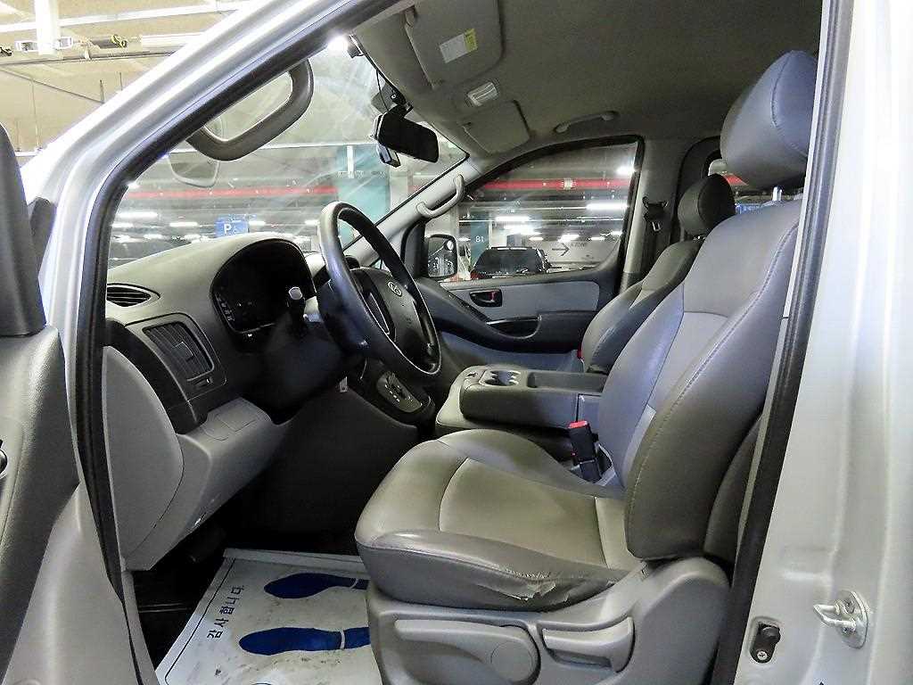 HYUNDAI Starex - Vista 6