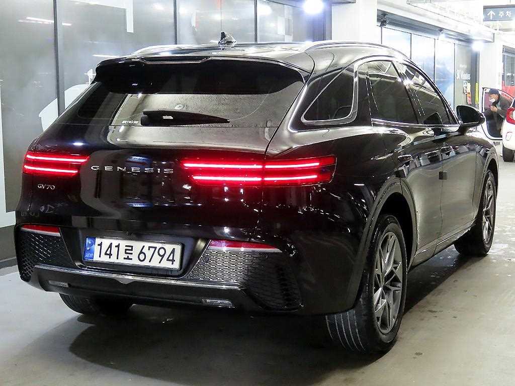 Genesis GV70 - Vista 4