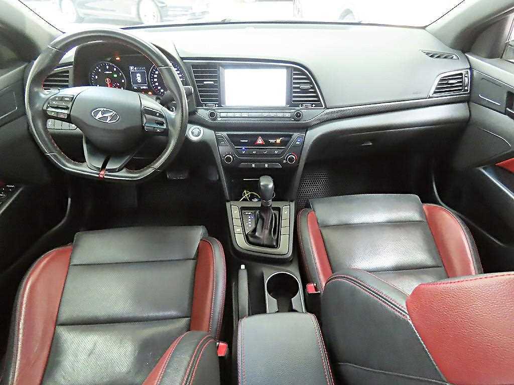 HYUNDAI Avante - Vista 7