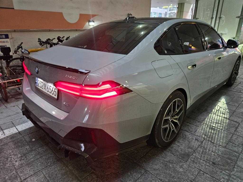 BMW 5 Series - Vista 5