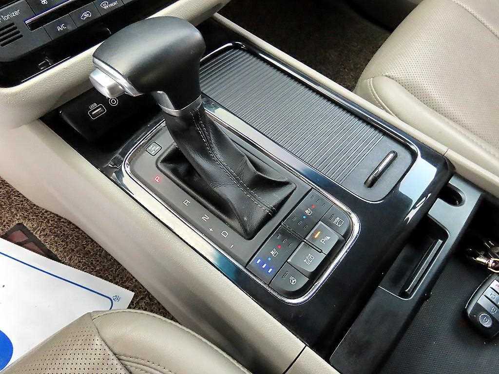 KIA Carnival - Vista 11