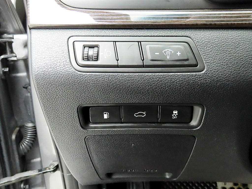 HYUNDAI Sonata - Vista 12