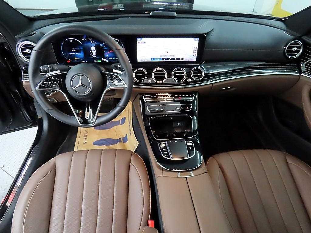 Mercedes Benz E class - Vista 7