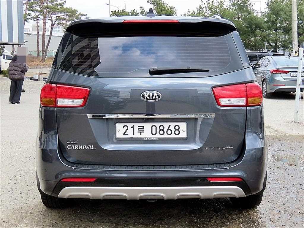 KIA Carnival - Vista 4