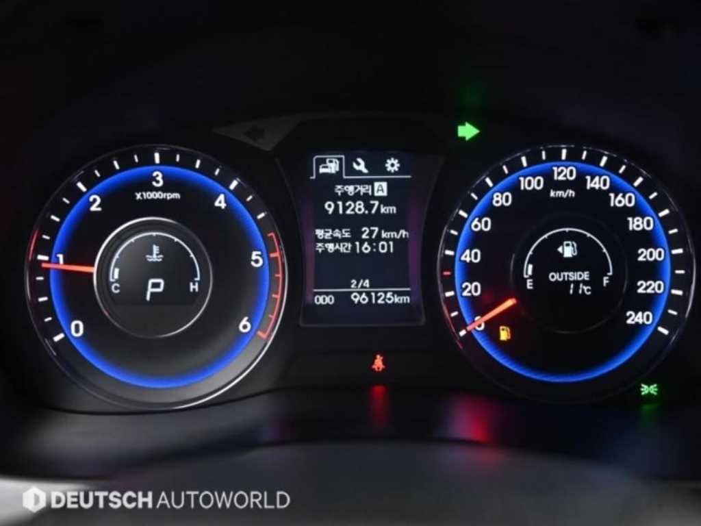 HYUNDAI i40 - Vista 8