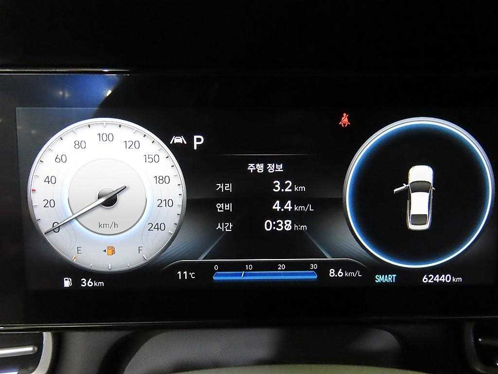 HYUNDAI Avante - Vista 10