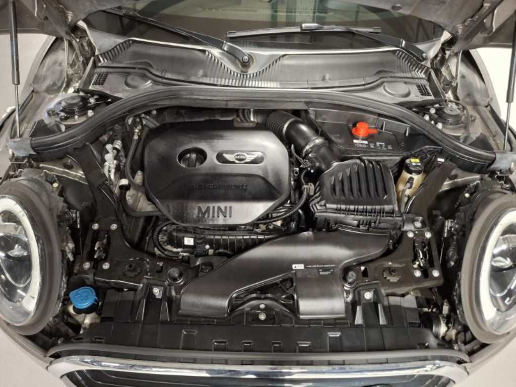 Mini Clubman - Vista 5