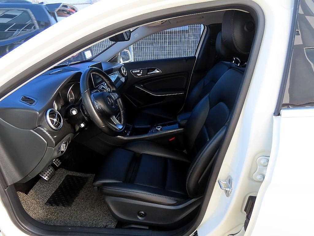 Mercedes Benz GLA Class - Vista 5