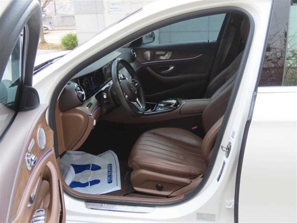 Mercedes Benz E class - Vista 12