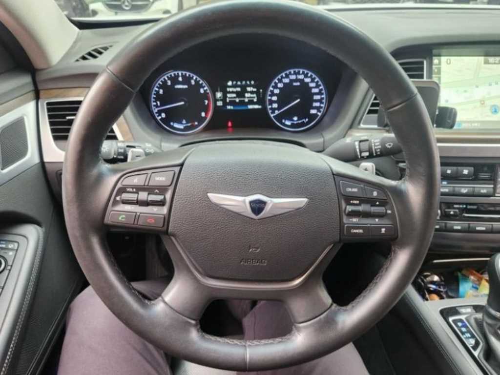 HYUNDAI Genesis - Vista 10