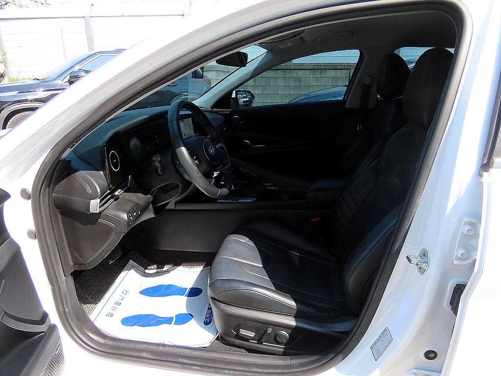 HYUNDAI Avante - Vista 5