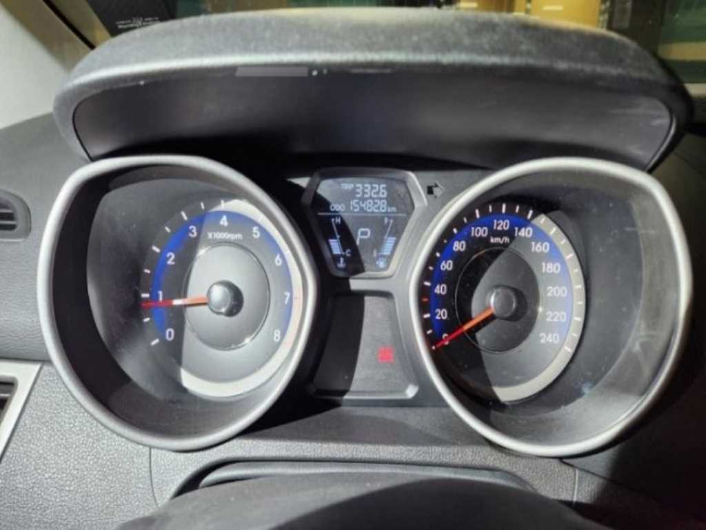 HYUNDAI Avante - Vista 5