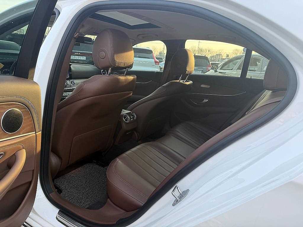 Mercedes Benz E class - Vista 7