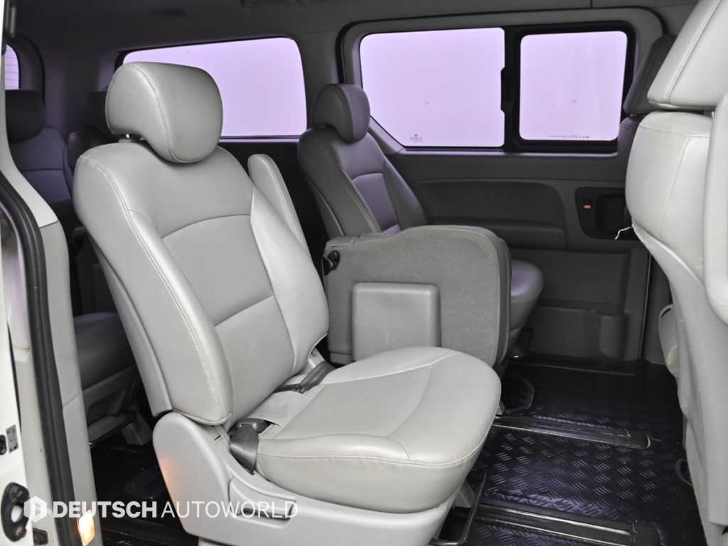 HYUNDAI Starex - Vista 12