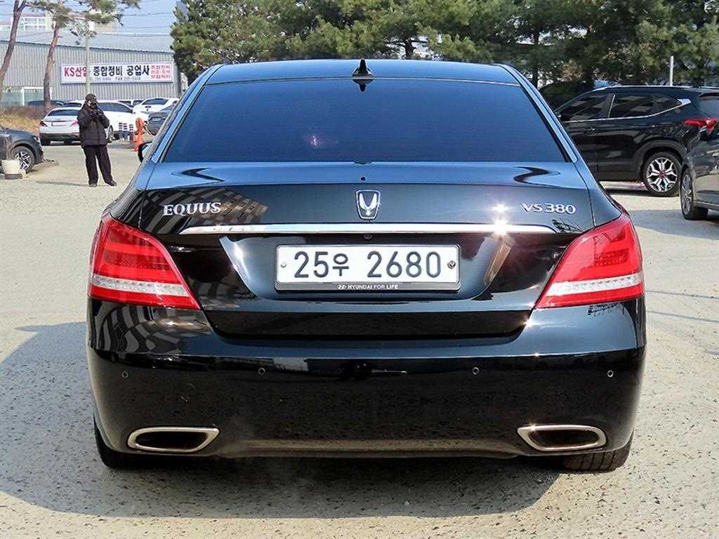 HYUNDAI Equus - Vista 4