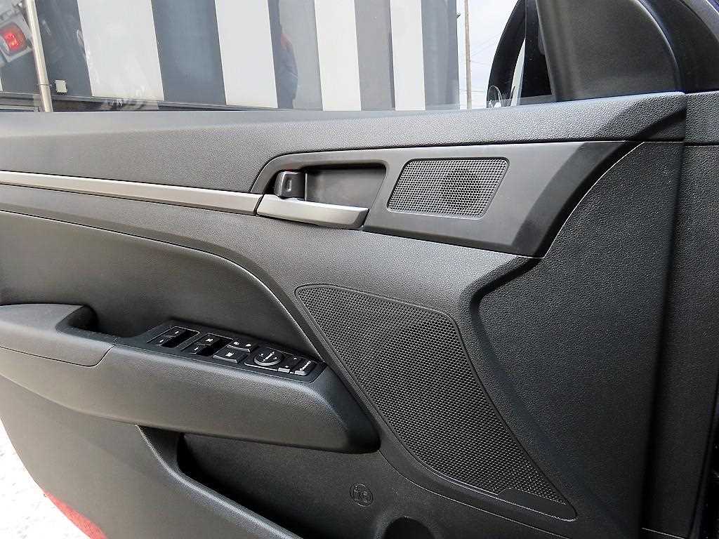 HYUNDAI Avante - Vista 11