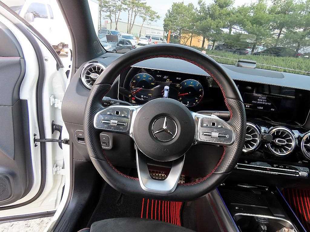 Mercedes Benz GLA Class - Vista 8