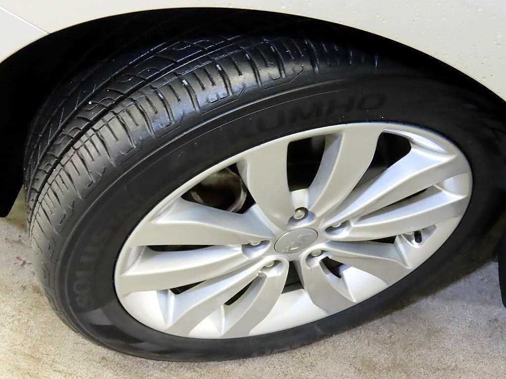 KIA Carens 2014 Plateado - Importación desde Corea - HF Imports Iquique - Foto 20