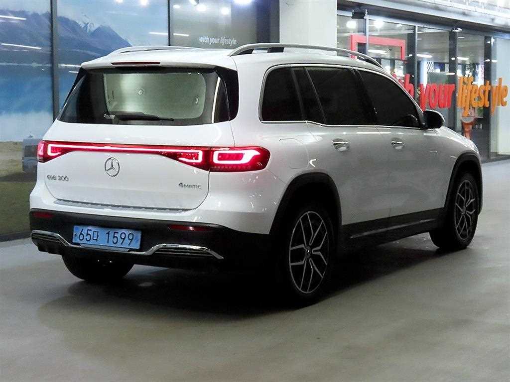 Mercedes Benz EQB - Vista 4