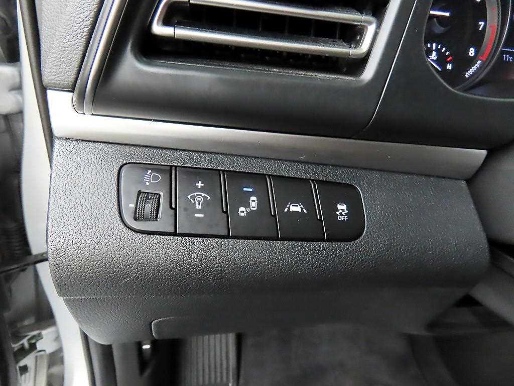 HYUNDAI Avante - Vista 12