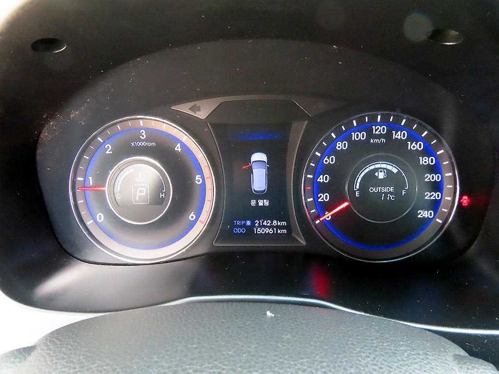 HYUNDAI i40 - Vista 9