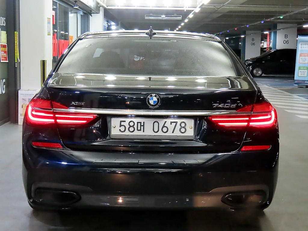 BMW 7 Series - Vista 5