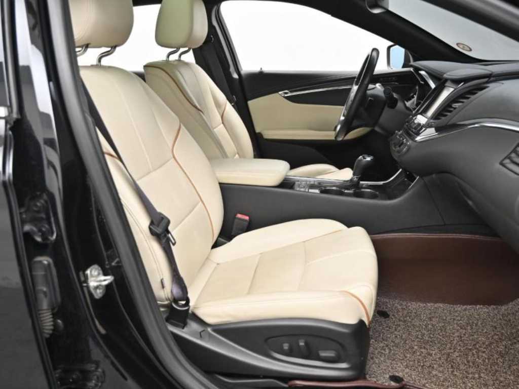 Chevrolet Impala - Vista 10