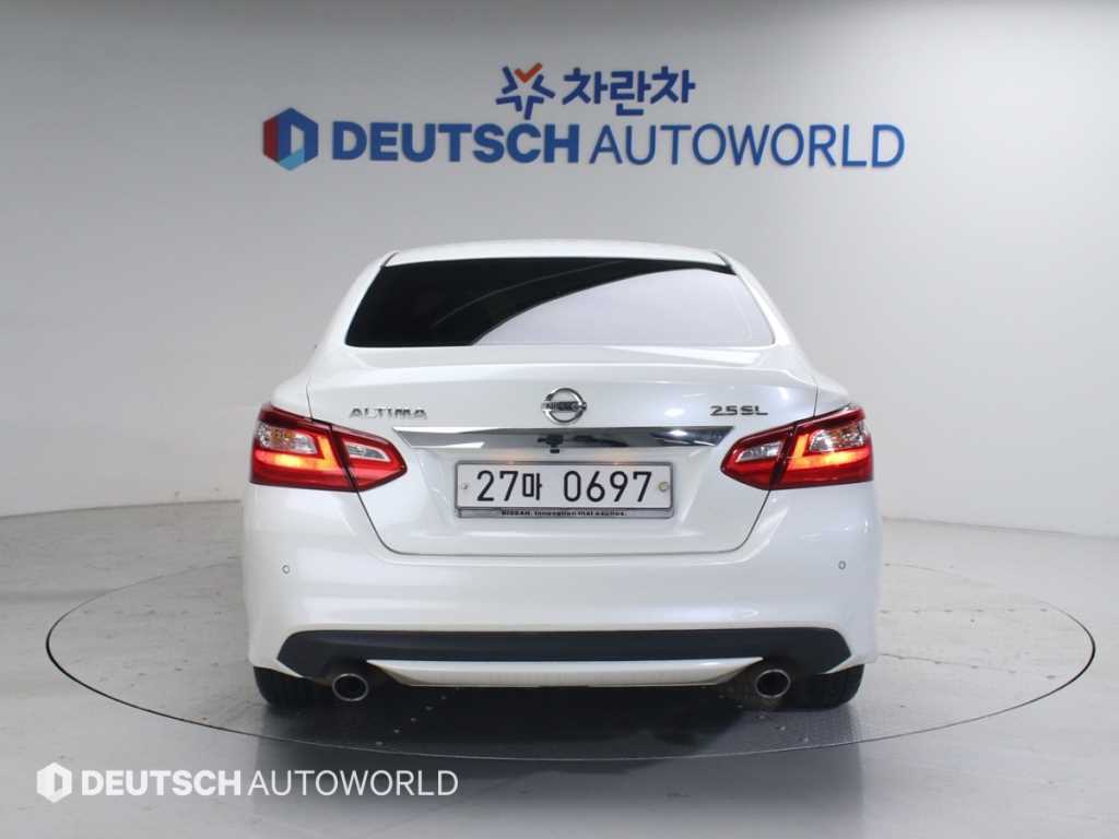 Nissan Altima - Vista 4