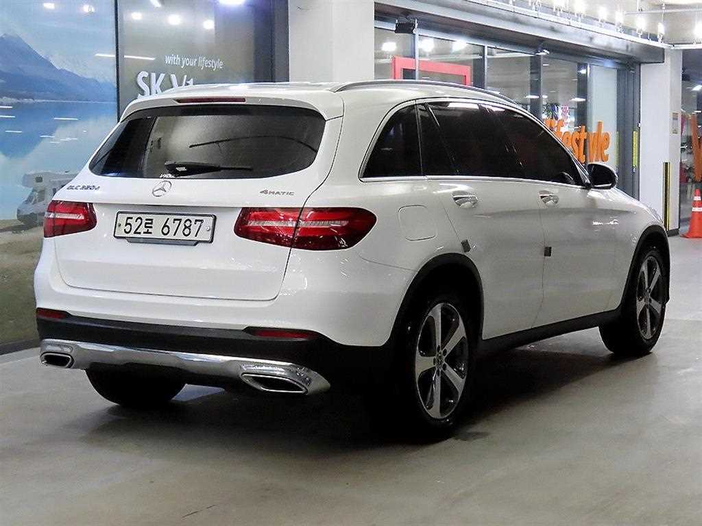 Mercedes Benz GLC Class - Vista 4