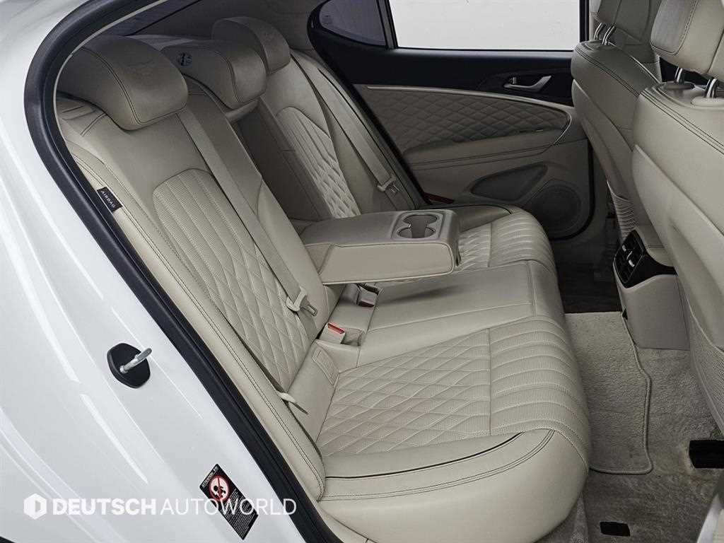 Genesis G70 - Vista 12