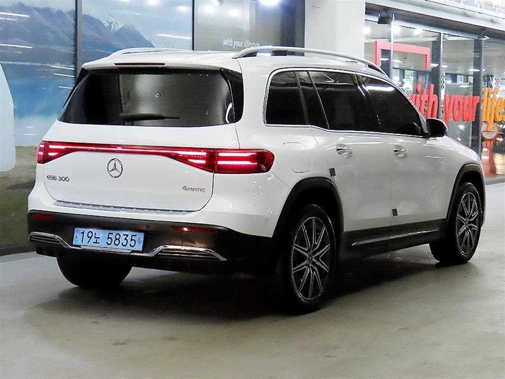 Mercedes Benz EQB - Vista 4