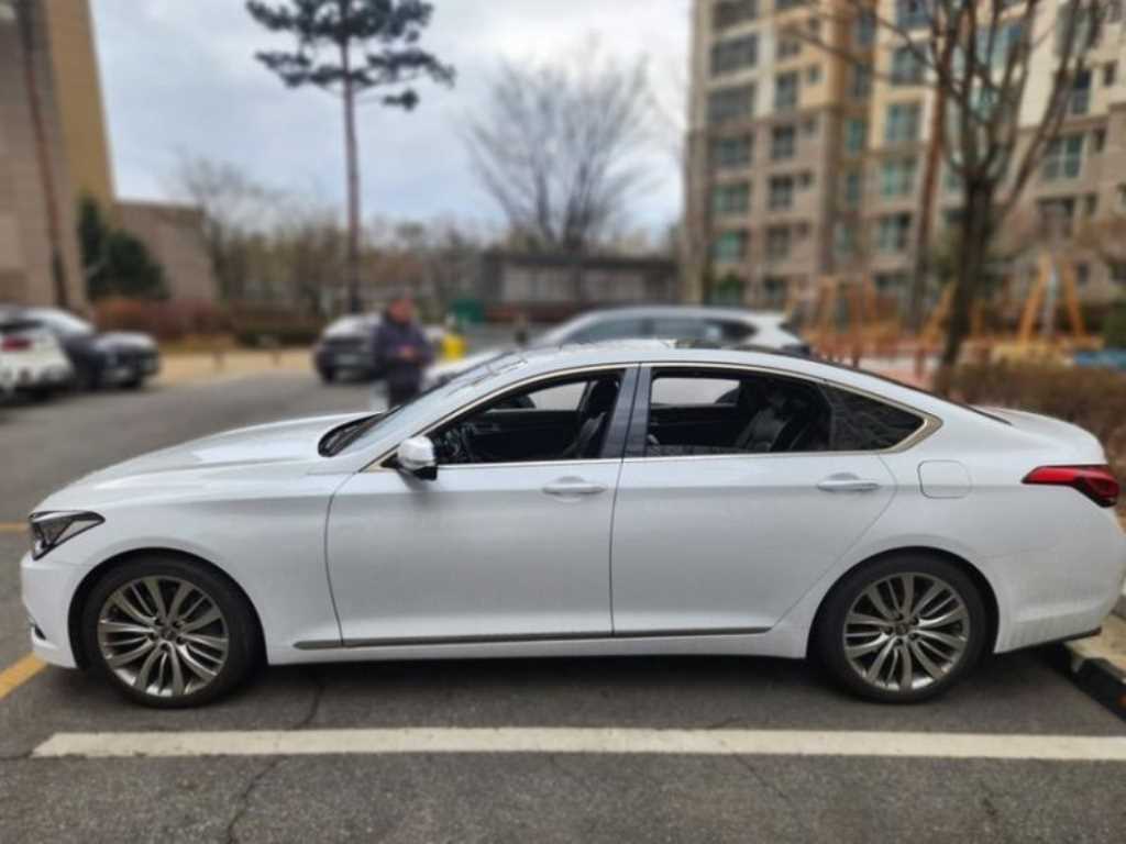 HYUNDAI Genesis - Vista 4