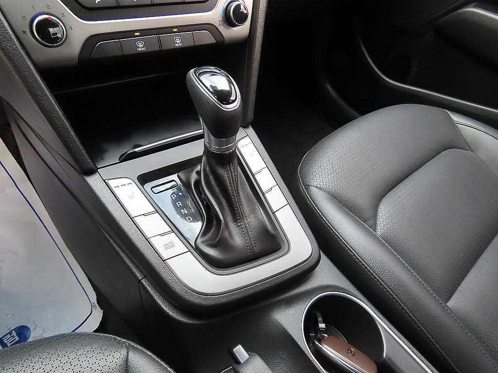 HYUNDAI Avante - Vista 10