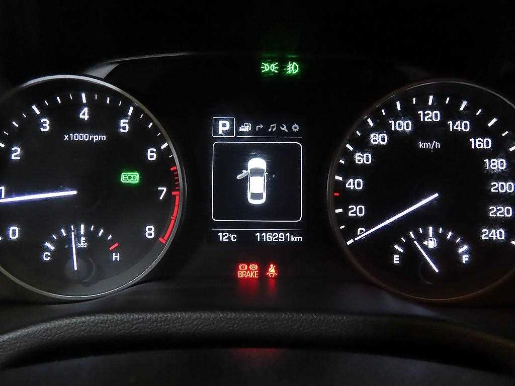 HYUNDAI Avante - Vista 9