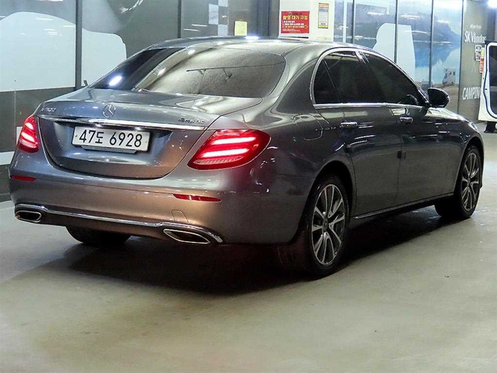 Mercedes Benz E class - Vista 4