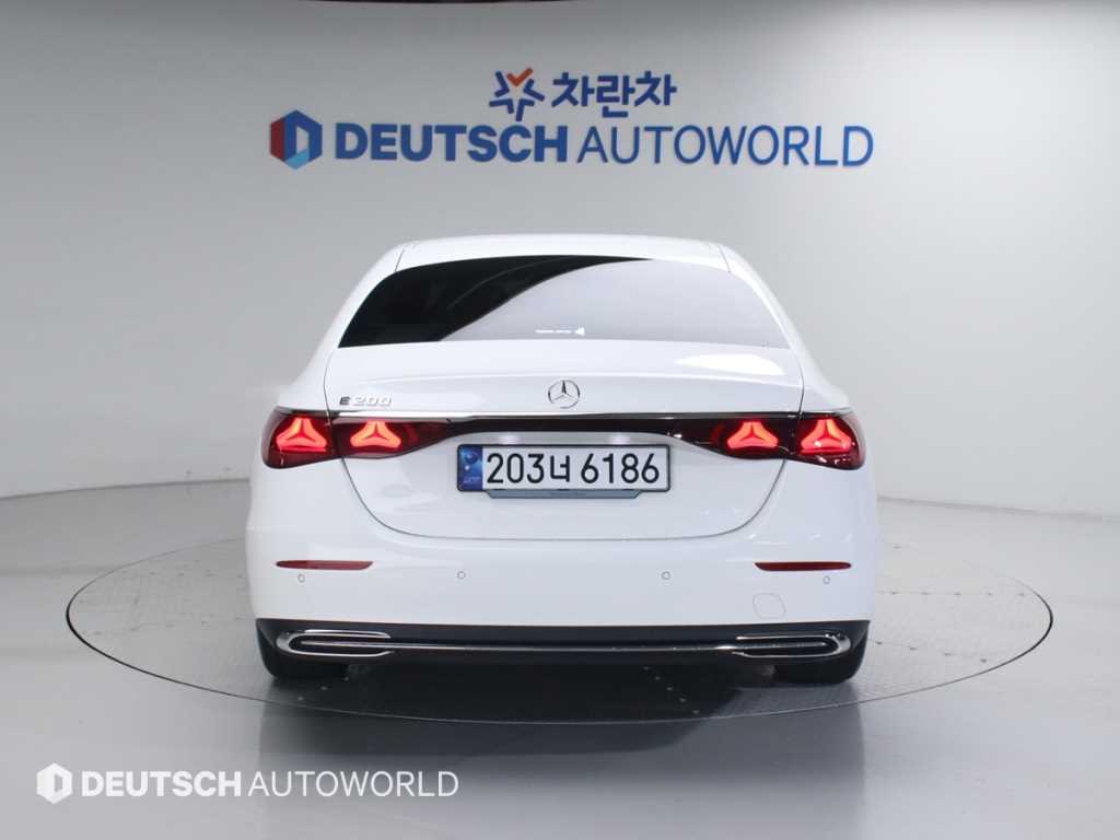 Mercedes Benz E class - Vista 4