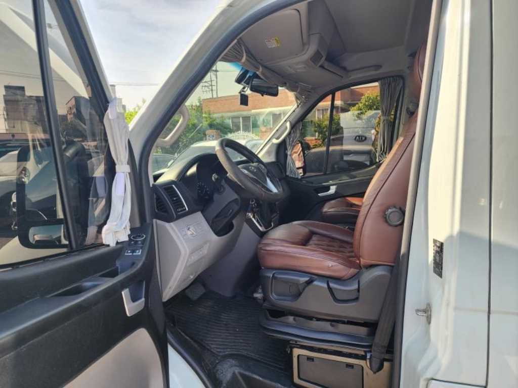 HYUNDAI Solati - Vista 5