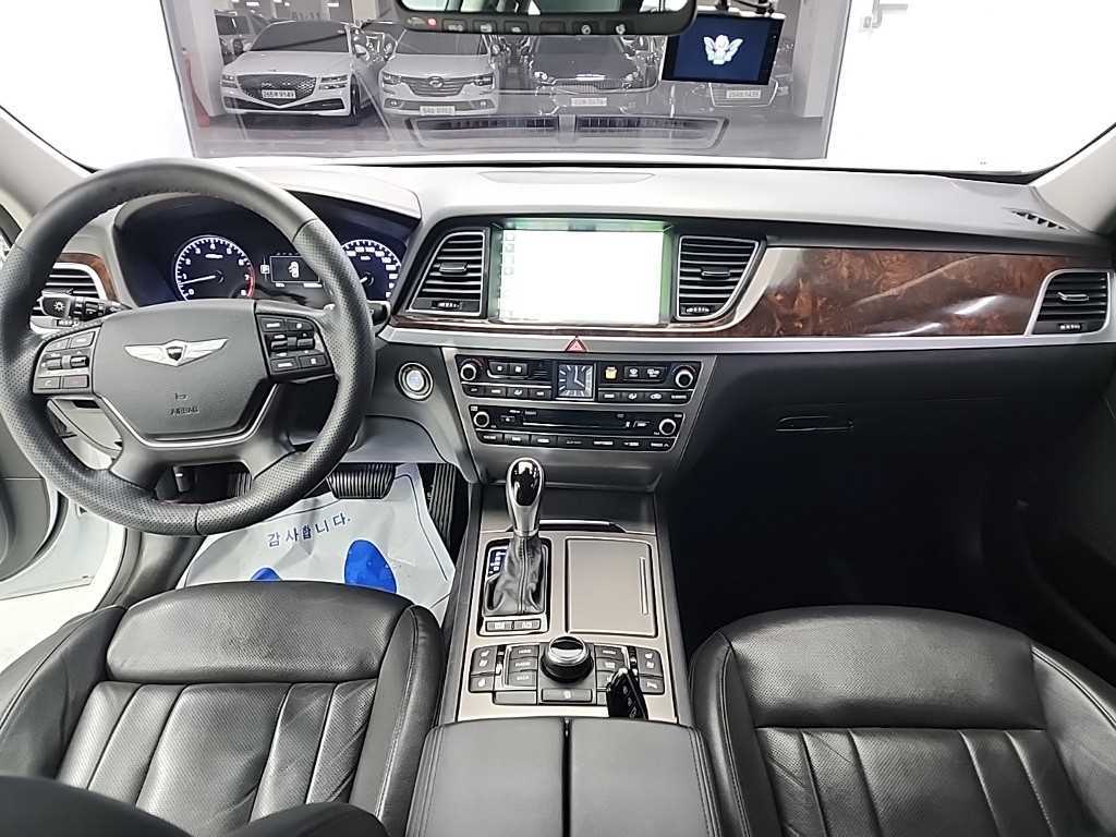 HYUNDAI Genesis - Vista 7