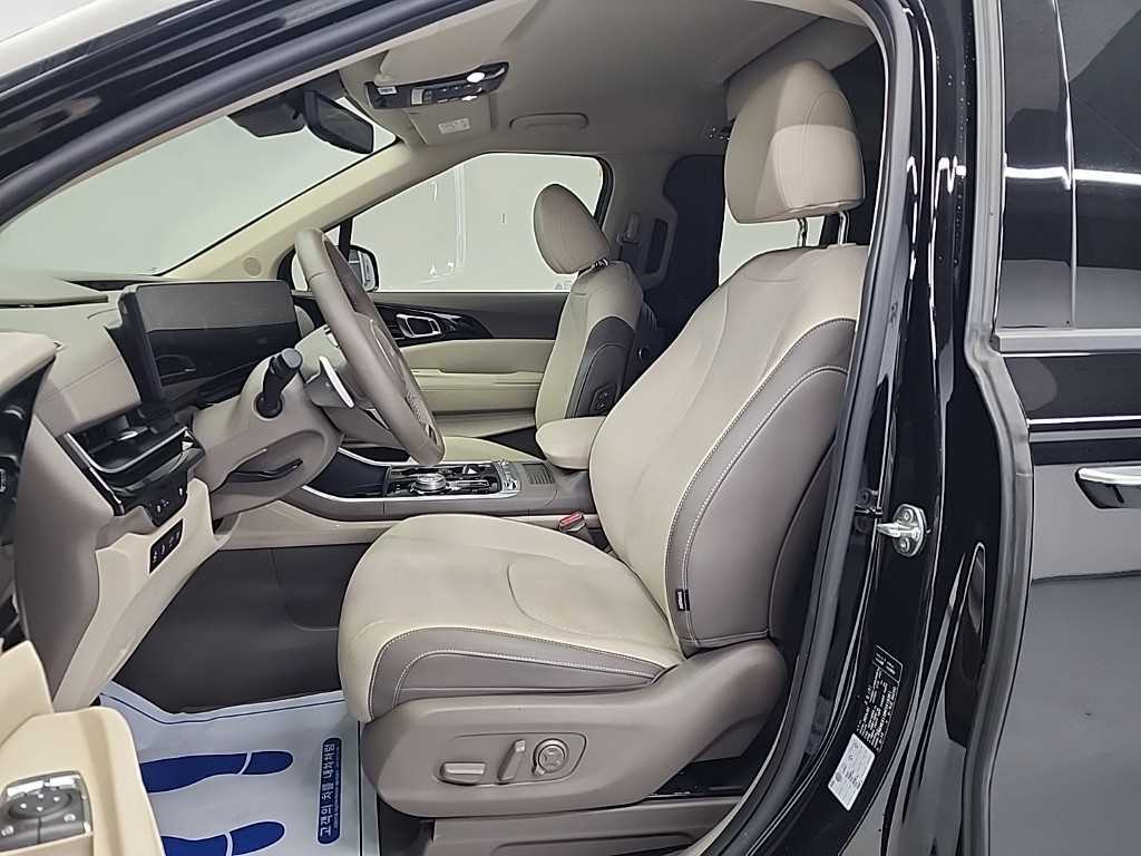 KIA Carnival - Vista 11