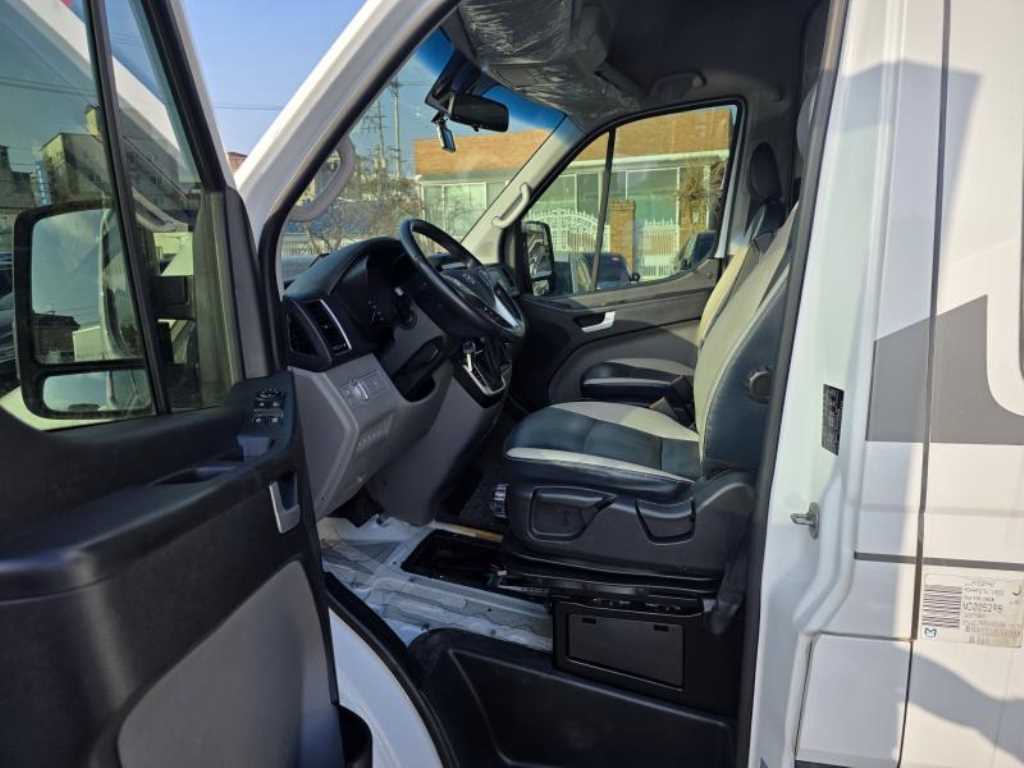 HYUNDAI Solati - Vista 5